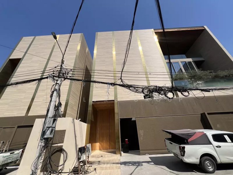 Riad Residence, Bangkok, Thung Maha Mek, Sathon, Bangkok, 5 Bedrooms, 1,382 sqm, Single Detached House For Sale, by The Luxe Group, 500189612 - DDproperty.com