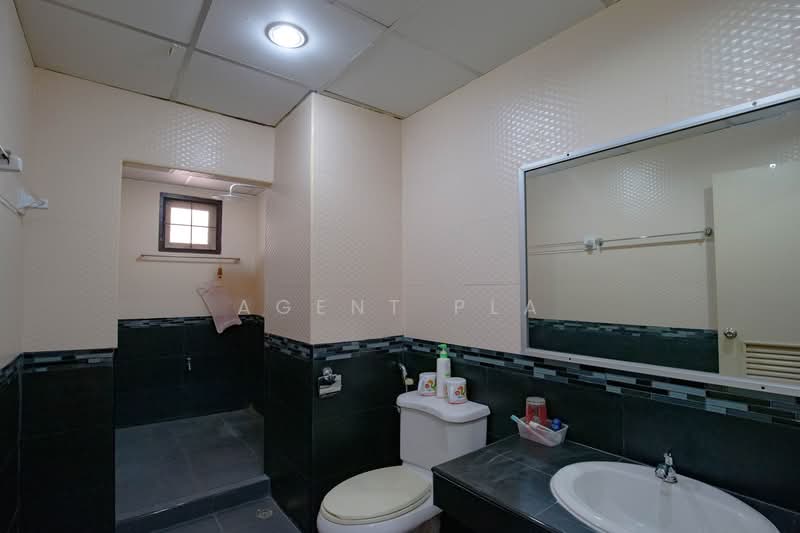 4-story townhouse for rent in Warathorn Ville, Pattanakarn 44 (SPSAD3867), Bangkok, Suan Luang, Suan Luang, Bangkok, 5 Bedrooms, 300 sqm, Townhouse For Rent, by Agent Pla, 500189740 - DDproperty.com