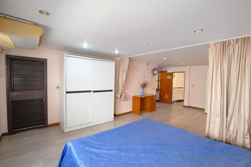 4-story townhouse for rent in Warathorn Ville, Pattanakarn 44 (SPSAD3867), Bangkok, Suan Luang, Suan Luang, Bangkok, 5 Bedrooms, 300 sqm, Townhouse For Rent, by Agent Pla, 500189740 - DDproperty.com