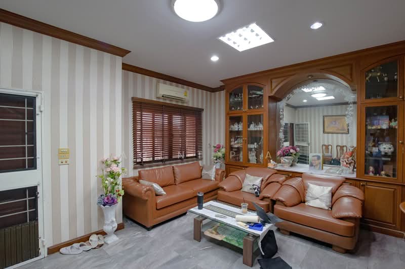 4-story townhouse for rent in Warathorn Ville, Pattanakarn 44 (SPSAD3867), Bangkok, Suan Luang, Suan Luang, Bangkok, 5 Bedrooms, 300 sqm, Townhouse For Rent, by Agent Pla, 500189740 - DDproperty.com