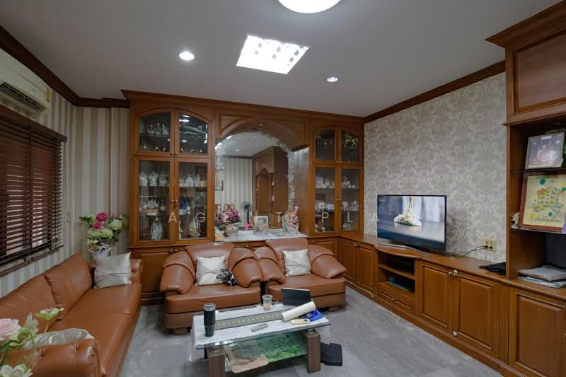 4-story townhouse for rent in Warathorn Ville, Pattanakarn 44 (SPSAD3867), Bangkok, Suan Luang, Suan Luang, Bangkok, 5 Bedrooms, 300 sqm, Townhouse For Rent, by Agent Pla, 500189740 - DDproperty.com