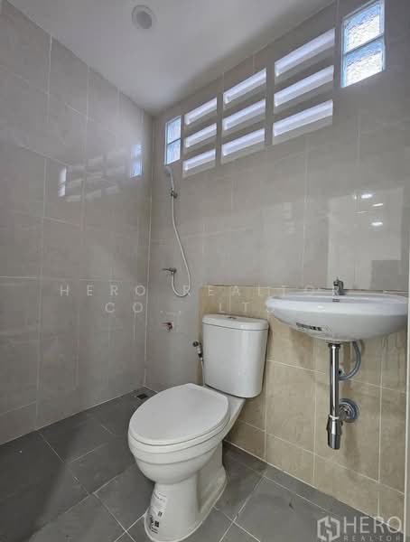 For rent Warehouse 300 sqm in Samrong Nuea Samut Prakan HRE00398, สมุทรปราการ, สำโรงเหนือ, เมืองสมุทรปราการ, สมุทรปราการ, 300 ตร.ม., โกดัง-โรงงาน ให้เช่า, โดย Hero Realtor Co., Ltd., 500189747 - DDproperty.com