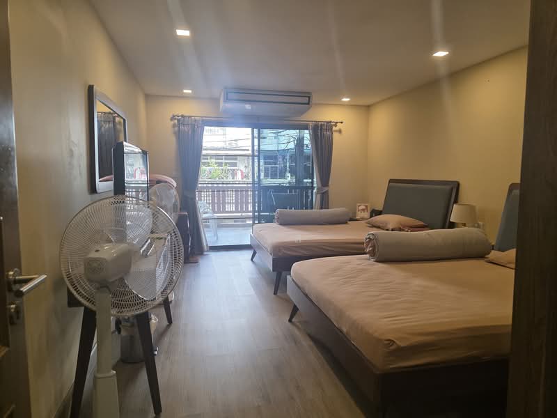 townhome near BTS ekamai for sell, ready to move in with quality woode furniture, Bangkok, Phra Kanong Nua, Watthana, Bangkok, 3 Bedrooms, 180 sqm, Townhouse For Sale, by โรส, 500189756 - DDproperty.com
