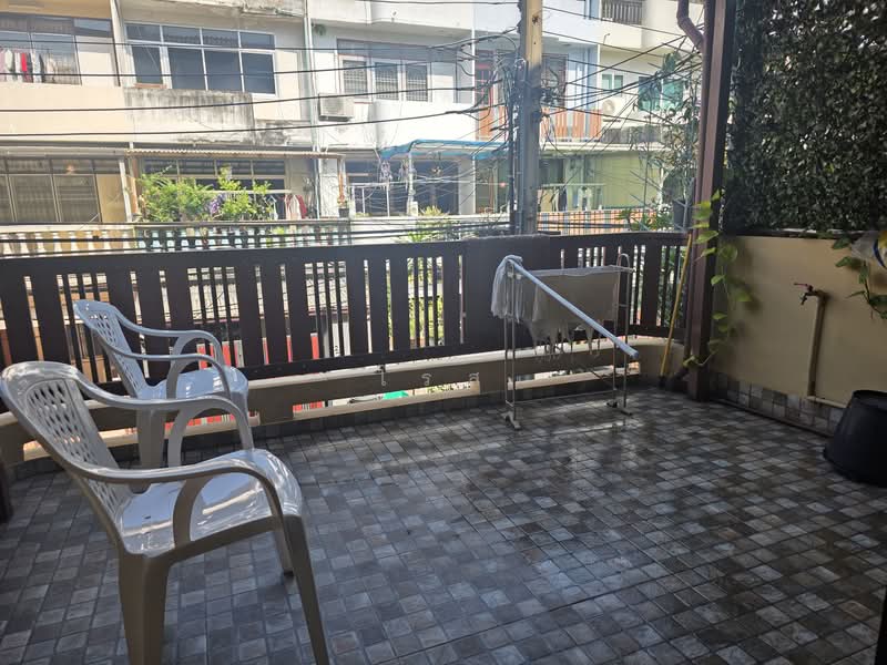 townhome near BTS ekamai for sell, ready to move in with quality woode furniture, Bangkok, Phra Kanong Nua, Watthana, Bangkok, 3 Bedrooms, 180 sqm, Townhouse For Sale, by โรส, 500189756 - DDproperty.com