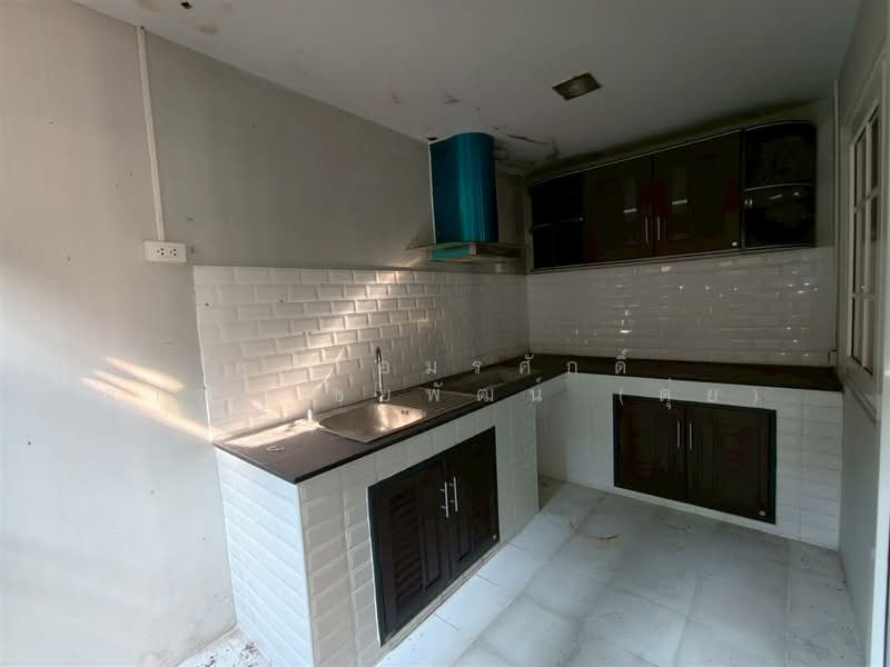 โกลเด้น ทาวน์ ลาดพร้าว-เกษตรนวมินทร์ (Golden Town Ladprao-Kaset Nawamin ), Bangkok, Khlong Kum, Bueng Kum, Bangkok, 4 Bedrooms, 120 sqm, Townhouse For Sale, by คุณ อมรศักดิ์ จารุตไชยพัฒน์ (ดุ่ย), 500189792 - DDproperty.com