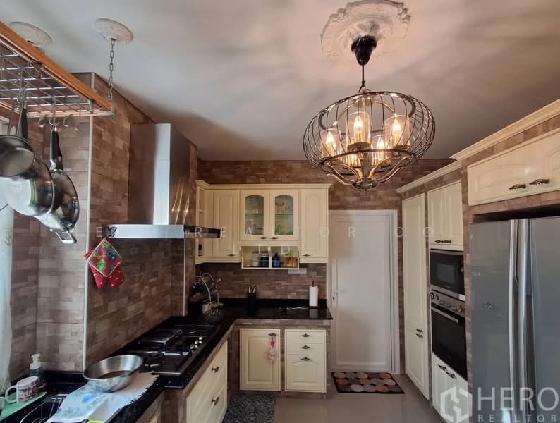 For Sale Detached House in Vintage Home Village 3 in Phla Ban Chang Rayong HRE00399, Rayong, Phla, Ban Chang, Rayong, 3 Bedrooms, 220 sqm, Single Detached House For Sale, by Hero Realtor Co., Ltd., 500189821 - DDproperty.com