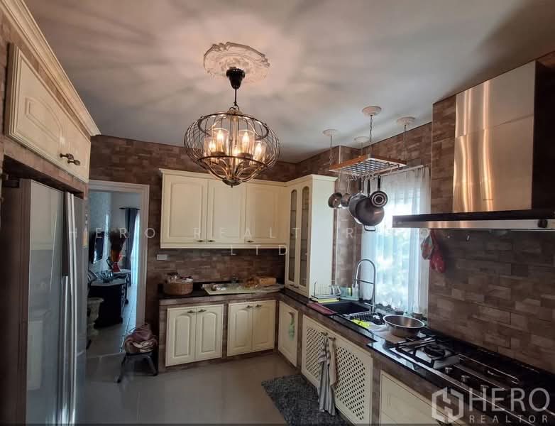 For Sale Detached House in Vintage Home Village 3 in Phla Ban Chang Rayong HRE00399, Rayong, Phla, Ban Chang, Rayong, 3 Bedrooms, 220 sqm, Single Detached House For Sale, by Hero Realtor Co., Ltd., 500189821 - DDproperty.com