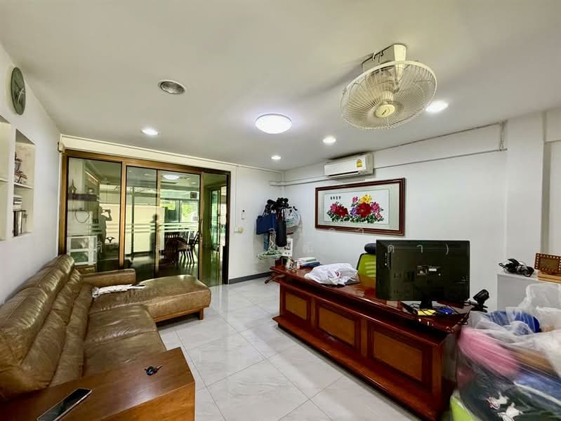 ทาวน์เฮ้าส์ 3.5 ชั้น 69.5 ตร.ว. ทาวน์เฮ้าส์ ซอยโชติวัฒน์ ถนนประชาชื่น เขตบางซื่อ, Bangkok, Bang Sue, Bang Sue, Bangkok, 7 Bedrooms, 300 sqm, Townhouse For Sale, by คุณ วนิดา ศิริสุขชัยวุฒิ (ดา), 500189868 - DDproperty.com