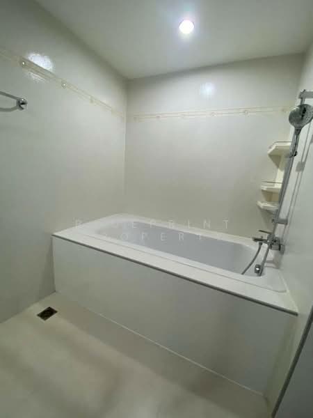 The Lakes, Bangkok, 123 Ratchadaphisek Road, Khlong Toei, Khlong Toei, Bangkok, 3 Bedrooms, 143 sqm, Condo For Rent, by Blueprint Property, 500189907 - DDproperty.com