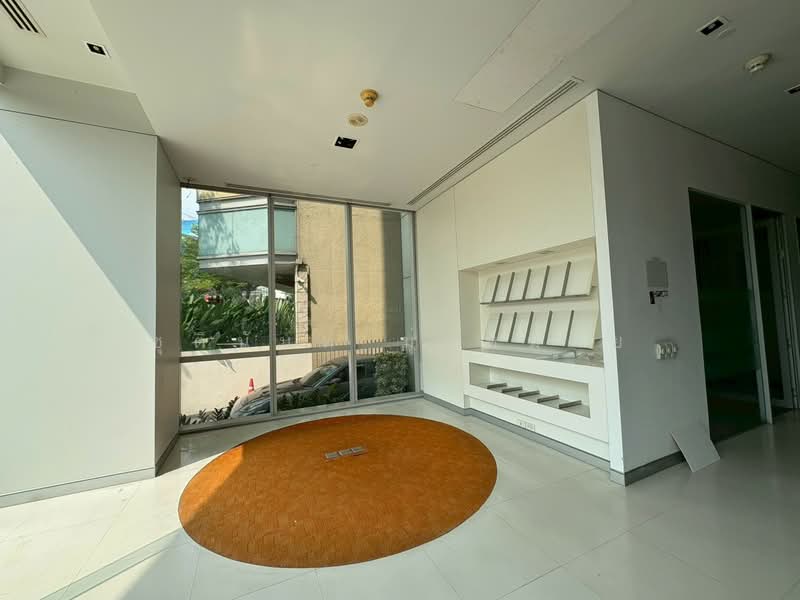 Space for Rent Ground floor in Asok-Ratchadaphisek Ideal for Showroom, Bangkok, Khong Tan, Khlong Toei, Bangkok, , 194 sqm, Retail Space For Rent, by Chutinun Mungmai, 500189924 - DDproperty.com