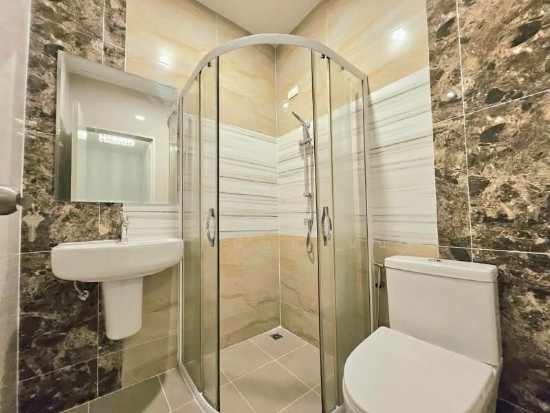 Golden Town 3 Suksawat - Phutthabucha : โกลเด้น ทาวน์ 3 สุขสวัสดิ์ - พุทธบูชา, Bangkok, พุทธบูชา, Bangmot, Thung Khru, Bangkok, 3 Bedrooms, 110 sqm, Townhouse For Sale, by พิจักษณ์ ตั้งพานิชยานนท์, 500190021 - DDproperty.com