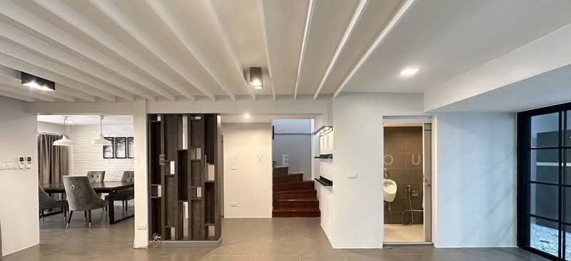 Loft-Style Townhome in Ekkamai, Bangkok, Khlong Toei, Khlong Toei, Bangkok, 3 Bedrooms, 220 sqm, Townhouse For Rent, by The Luxe Group, 500190039 - DDproperty.com