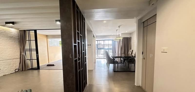 Loft-Style Townhome in Ekkamai, Bangkok, Khlong Toei, Khlong Toei, Bangkok, 3 Bedrooms, 220 sqm, Townhouse For Rent, by The Luxe Group, 500190039 - DDproperty.com