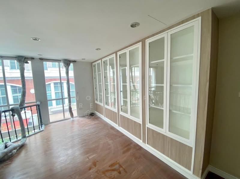 Baan Klang Krung Thonglor, Bangkok, 55 Soi Sukhumvit 55, Khlong Tan Nua, Watthana, Bangkok, 4 Bedrooms, 380 sqm, Townhouse For Sale, by Nopatorn Prem-udom, 500190054 - DDproperty.com