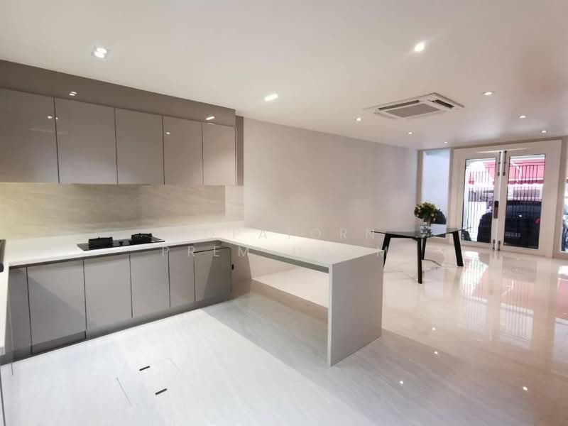 Baan Klang Krung Thonglor, Bangkok, 55 Soi Sukhumvit 55, Khlong Tan Nua, Watthana, Bangkok, 4 Bedrooms, 380 sqm, Townhouse For Sale, by Nopatorn Prem-udom, 500190054 - DDproperty.com