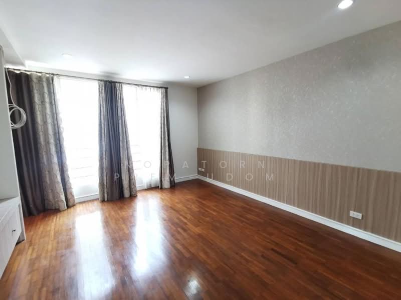 Baan Klang Krung Thonglor, Bangkok, 55 Soi Sukhumvit 55, Khlong Tan Nua, Watthana, Bangkok, 4 Bedrooms, 380 sqm, Townhouse For Sale, by Nopatorn Prem-udom, 500190054 - DDproperty.com