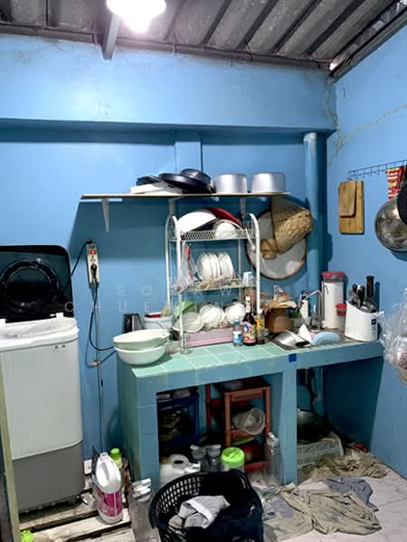 ขาย ทาวน์เฮ้าส์มิตรประชา 43 ติวานนท์ 46, นนทบุรี, ติวานนท์, บ้านใหม่, ปากเกร็ด, นนทบุรี, 130 ตร.ม., ทาวน์เฮ้าส์ ขาย, โดย Sorawee Chueninatthabodee, 500190061 - ครัวหลังบ้าน ต่อเติมพร้อมหลังคา - DDproperty.com