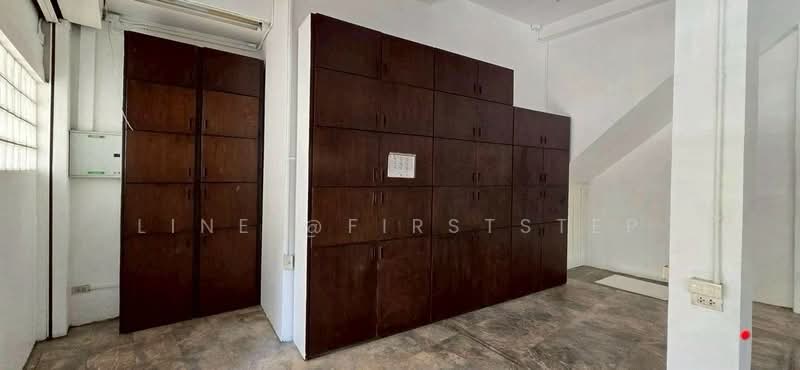 Commercial Building Corner Unit, Near MRT Sam Yot - Yaowarat, Bangkok, Ban Bat, Pom Prap Sattru Phai, Bangkok, , 100 sqm, Shophouse For Rent, by LINE @firststep, 500190065 - DDproperty.com