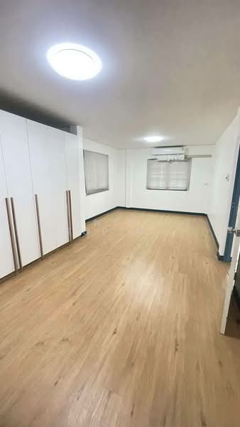 NG269 ให้เช่าบ้านเดี่ยว 2 ชั้น เหม่งจ๋าย ใกล้เรียบด่วน รีโนเวทใหม่ พร้อมอยู่ เลี้ยงสัตว์ได้, Bangkok, เหม่งจ๋าย, Wang Thonglang, Wang Thonglang, Bangkok, 3 Bedrooms, 200 sqm, Single Detached House For Rent, by NTG Property House Co.,Ltd., 500190150 - DDproperty.com