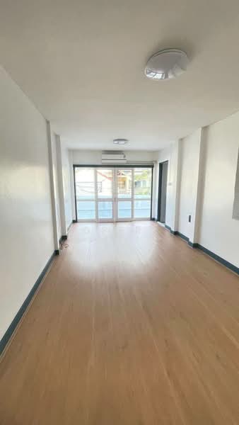 NG269 ให้เช่าบ้านเดี่ยว 2 ชั้น เหม่งจ๋าย ใกล้เรียบด่วน รีโนเวทใหม่ พร้อมอยู่ เลี้ยงสัตว์ได้, Bangkok, เหม่งจ๋าย, Wang Thonglang, Wang Thonglang, Bangkok, 3 Bedrooms, 200 sqm, Single Detached House For Rent, by NTG Property House Co.,Ltd., 500190150 - DDproperty.com