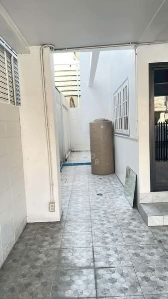 NG269 ให้เช่าบ้านเดี่ยว 2 ชั้น เหม่งจ๋าย ใกล้เรียบด่วน รีโนเวทใหม่ พร้อมอยู่ เลี้ยงสัตว์ได้, Bangkok, เหม่งจ๋าย, Wang Thonglang, Wang Thonglang, Bangkok, 3 Bedrooms, 200 sqm, Single Detached House For Rent, by NTG Property House Co.,Ltd., 500190150 - DDproperty.com