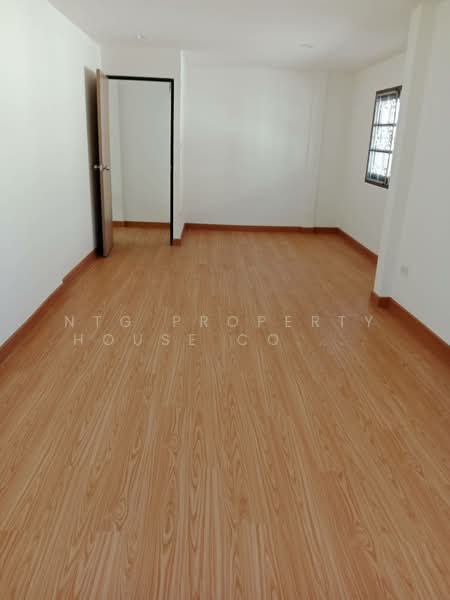 NG270 ให้เช่าบ้านเดี่ยว เหม่งจ๋าย รีโนเวทใหม่ บ้านเปล่าไม่มีเฟอร์ เลี้ยงสัตว์ได้ พร้อมอยู่, Bangkok, ห้วยขวาง, Wang Thonglang, Wang Thonglang, Bangkok, 3 Bedrooms, 200 sqm, Single Detached House For Rent, by NTG Property House Co.,Ltd., 500190155 - DDproperty.com