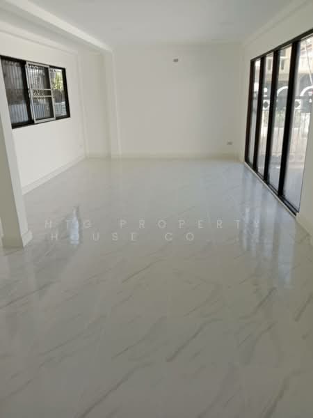 NG270 ให้เช่าบ้านเดี่ยว เหม่งจ๋าย รีโนเวทใหม่ บ้านเปล่าไม่มีเฟอร์ เลี้ยงสัตว์ได้ พร้อมอยู่, Bangkok, ห้วยขวาง, Wang Thonglang, Wang Thonglang, Bangkok, 3 Bedrooms, 200 sqm, Single Detached House For Rent, by NTG Property House Co.,Ltd., 500190155 - DDproperty.com