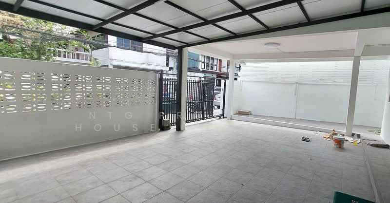 NG271 ให้เช่าบ้านเดี่ยว 2 ชั้น เฟอร์ครบ พร้อมอยู่ ห้วยขวาง เหม่งจ๋าย, Bangkok, เหม่งจ๋าย, Wang Thonglang, Wang Thonglang, Bangkok, 3 Bedrooms, 200 sqm, Single Detached House For Rent, by NTG Property House Co.,Ltd., 500190175 - DDproperty.com