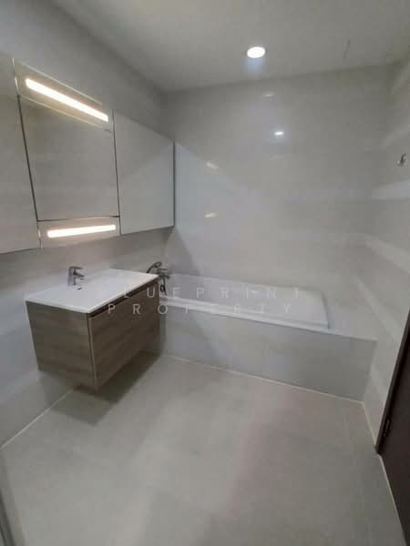 The Lakes, Bangkok, 123 Ratchadaphisek Road, Khlong Toei, Khlong Toei, Bangkok, 3 Bedrooms, 140 sqm, Condo For Rent, by Blueprint Property, 500190183 - DDproperty.com