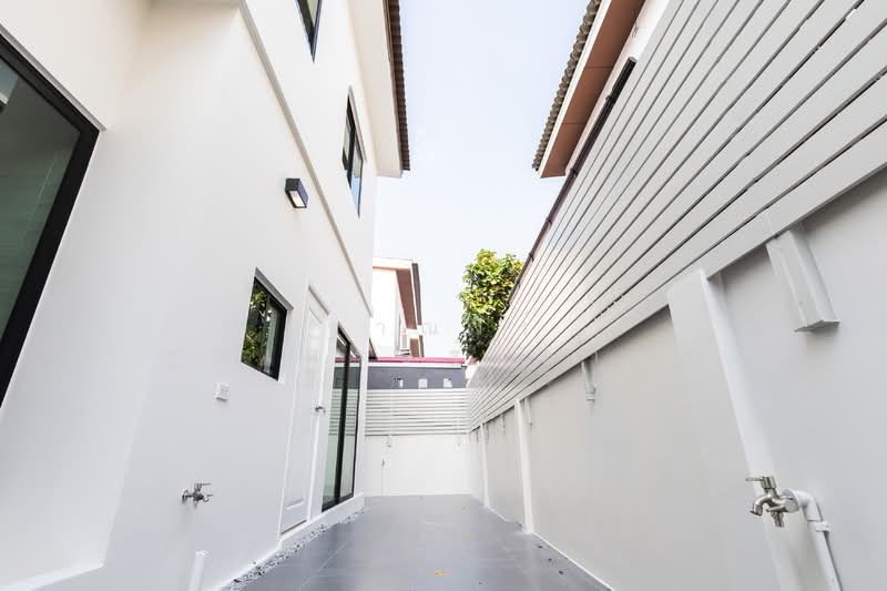 Pruksa Town Nexts Onnut - Rama 9, Bangkok, Chaloem Phrakiat Rama 9 Road, Prawet, Prawet, Bangkok, 3 Bedrooms, 164 sqm, Townhouse For Sale, by Tharnavee Tharnasetthadakul, 500190184 - DDproperty.com