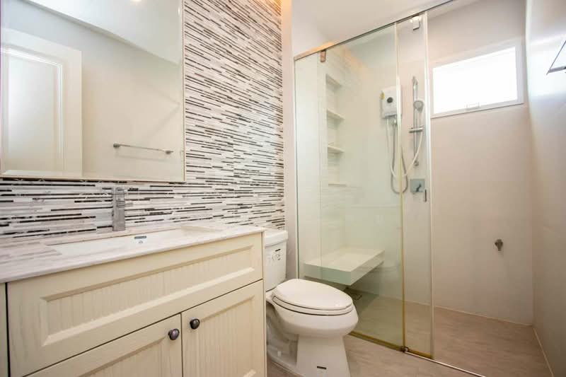 Luxurious 6 Bedroom Property in Serene Lake Mae Hia, Chiang Mai, Mae Hia, Muang Chiang Mai, Chiang Mai, 6 Bedrooms, 242 sqm, Single Detached House For Sale, by คุณ รุ่งทิพย์, 500190241 - DDproperty.com