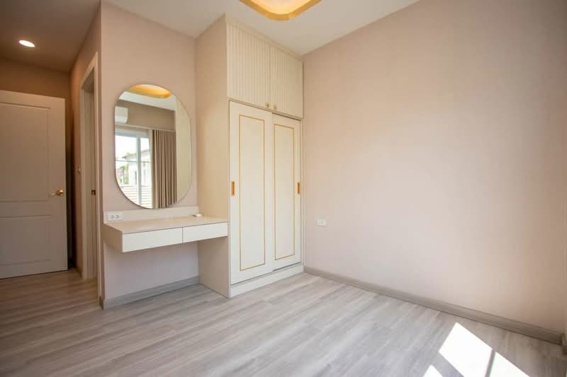 Luxurious 6 Bedroom Property in Serene Lake Mae Hia, Chiang Mai, Mae Hia, Muang Chiang Mai, Chiang Mai, 6 Bedrooms, 242 sqm, Single Detached House For Sale, by คุณ รุ่งทิพย์, 500190241 - DDproperty.com