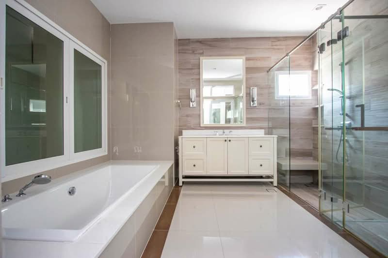 Luxurious 6 Bedroom Property in Serene Lake Mae Hia, Chiang Mai, Mae Hia, Muang Chiang Mai, Chiang Mai, 6 Bedrooms, 242 sqm, Single Detached House For Sale, by คุณ รุ่งทิพย์, 500190241 - DDproperty.com