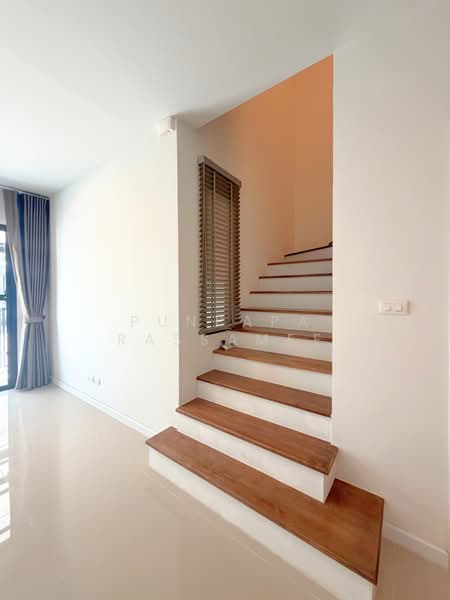 The Thamm Iconic Onnut-Motorway, Bangkok, 987 Soi Lat Krabang 3, Lat Krabang, Lat Krabang, Bangkok, 2 Bedrooms, 107 sqm, Townhouse For Sale, by Punpapa Rassamee, 500190271 - DDproperty.com