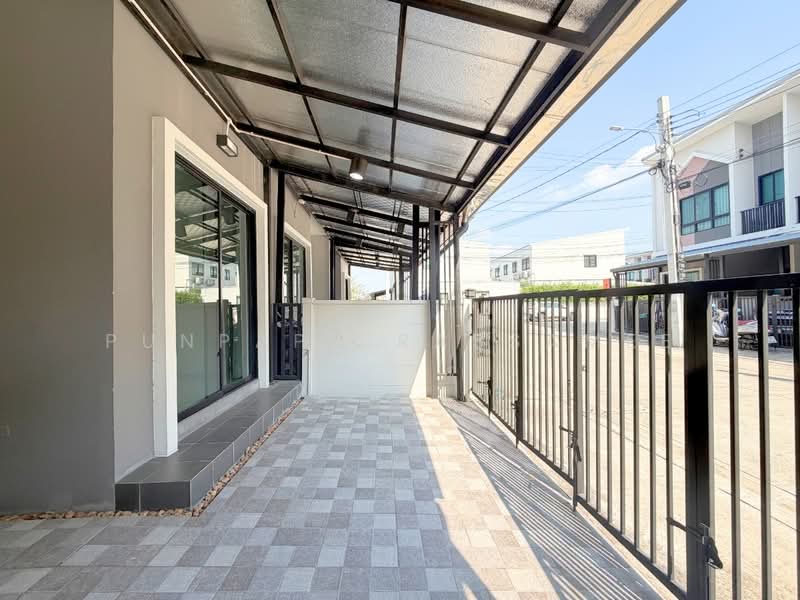 The Thamm Iconic Onnut-Motorway, Bangkok, 987 Soi Lat Krabang 3, Lat Krabang, Lat Krabang, Bangkok, 2 Bedrooms, 107 sqm, Townhouse For Sale, by Punpapa Rassamee, 500190271 - DDproperty.com