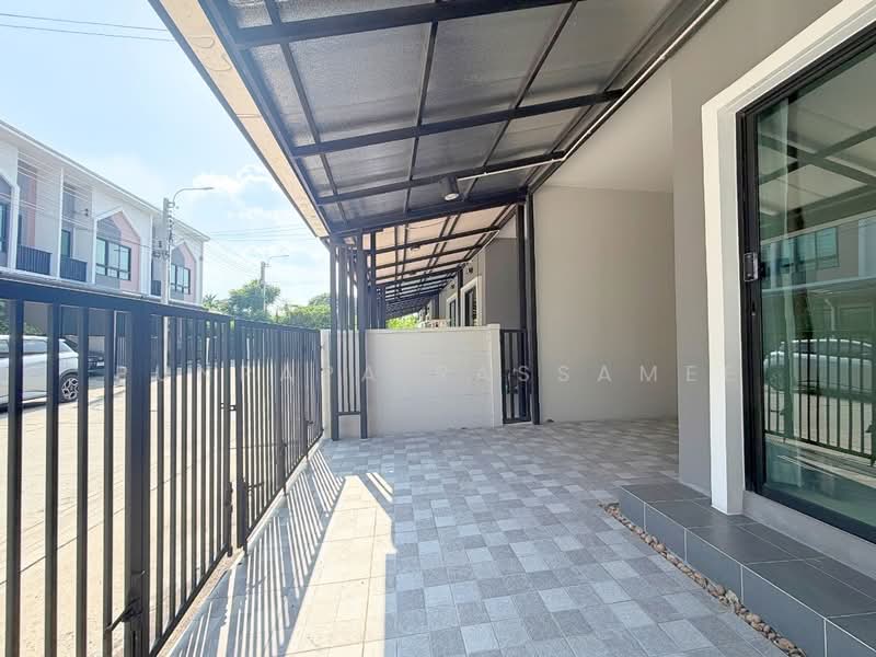 The Thamm Iconic Onnut-Motorway, Bangkok, 987 Soi Lat Krabang 3, Lat Krabang, Lat Krabang, Bangkok, 2 Bedrooms, 107 sqm, Townhouse For Sale, by Punpapa Rassamee, 500190271 - DDproperty.com