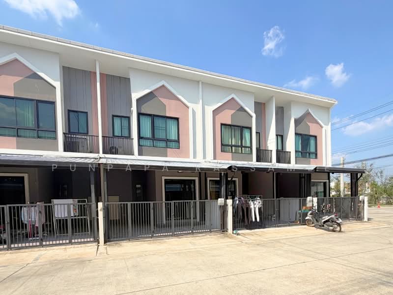 The Thamm Iconic Onnut-Motorway, Bangkok, 987 Soi Lat Krabang 3, Lat Krabang, Lat Krabang, Bangkok, 2 Bedrooms, 107 sqm, Townhouse For Sale, by Punpapa Rassamee, 500190271 - DDproperty.com