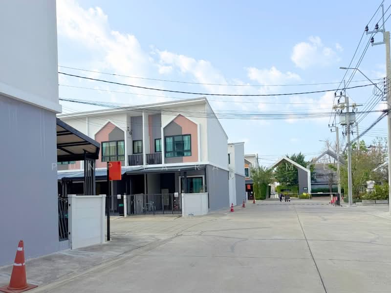 The Thamm Iconic Onnut-Motorway, Bangkok, 987 Soi Lat Krabang 3, Lat Krabang, Lat Krabang, Bangkok, 2 Bedrooms, 107 sqm, Townhouse For Sale, by Punpapa Rassamee, 500190271 - DDproperty.com