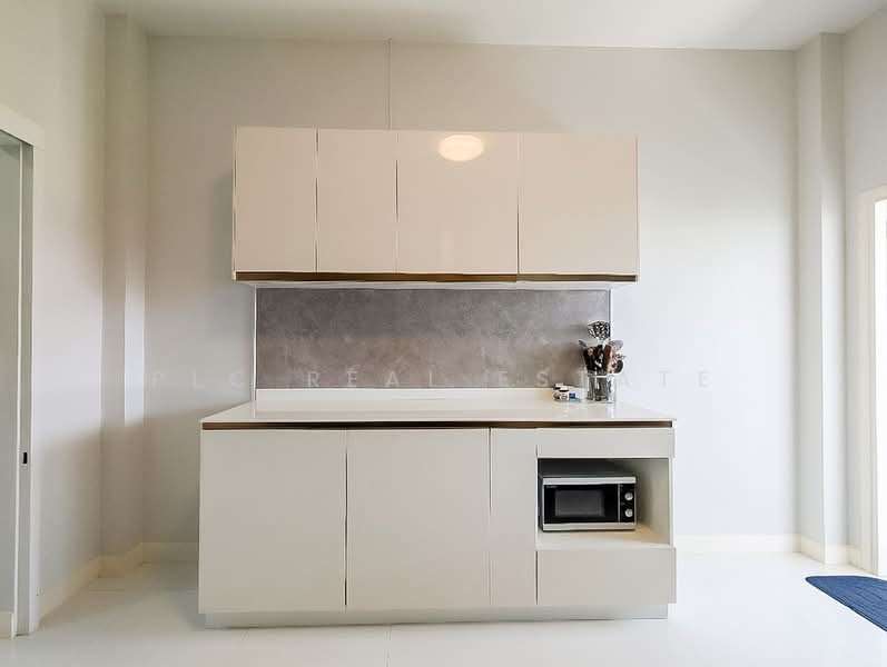 ขายบ้านวิลล่าพร้อมสระว่ายน้ำ 3 ห้องนอน ในย่านชัยพฤกษ์ พัทยาตะวันออก, ชลบุรี, บางละมุง, บางละมุง, ชลบุรี, 304 ตร.ม., วิลล่า ขาย, โดย PLC real estate, 500190350 - DDproperty.com