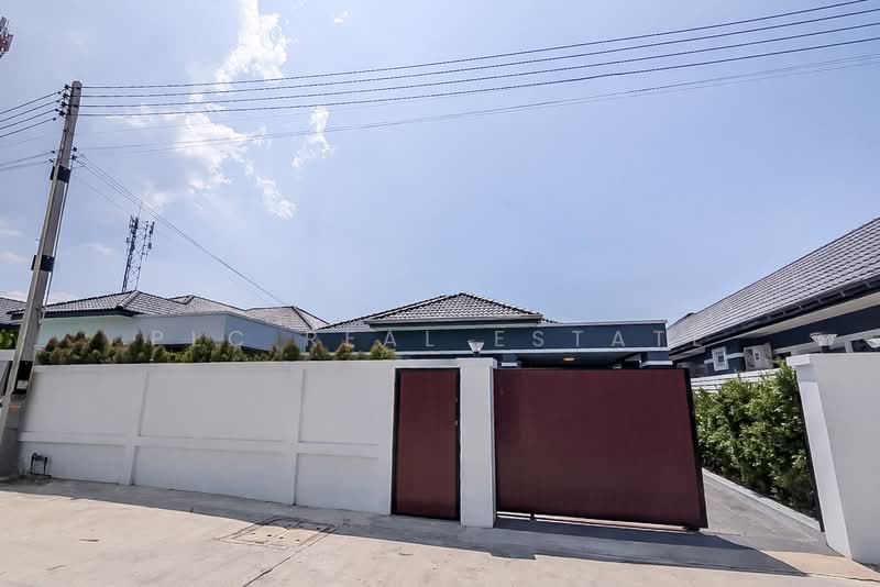 ขายบ้านวิลล่าพร้อมสระว่ายน้ำ 3 ห้องนอน ในย่านชัยพฤกษ์ พัทยาตะวันออก, ชลบุรี, บางละมุง, บางละมุง, ชลบุรี, 304 ตร.ม., วิลล่า ขาย, โดย PLC real estate, 500190350 - DDproperty.com