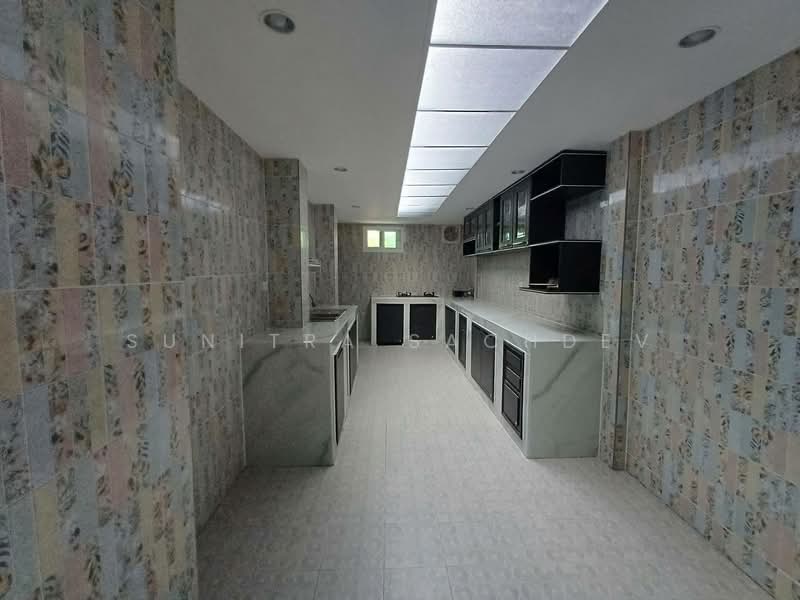 หมู่บ้านรังสิยา2 ซ.วชิรธรรมสาธิต55, Bangkok, Bang Chak, Phra Khanong, Bangkok, 6 Bedrooms, 285 sqm, Single Detached House For Rent, by Sunitra Sachdev, 500190461 - DDproperty.com