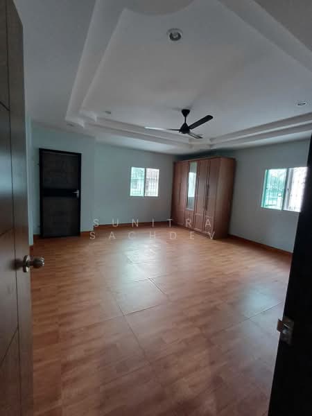 หมู่บ้านรังสิยา2 ซ.วชิรธรรมสาธิต55, Bangkok, Bang Chak, Phra Khanong, Bangkok, 6 Bedrooms, 285 sqm, Single Detached House For Rent, by Sunitra Sachdev, 500190461 - DDproperty.com