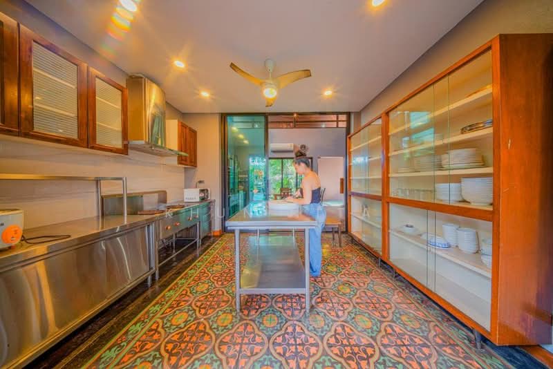 Sukhumvit Soi: 39, Bangkok, Khlong Tan Nua, Watthana, Bangkok, 5 Bedrooms, 600 sqm, Villa For Rent, by Khun Nita, 500190517 - DDproperty.com