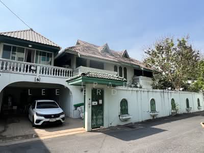 ขาย - ที่ดินพร้อมสิ่งปลูกสร้าง ปรีดี 42 สุขุมวิท 71 มุม หน้ากว้าง, กรุงเทพ
