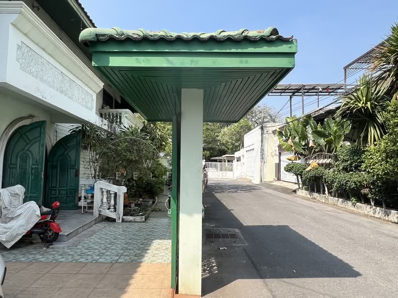 ที่ดินพร้อมสิ่งปลูกสร้าง ปรีดี 42 สุขุมวิท 71 มุม หน้ากว้าง, กรุงเทพ, คลองตันเหนือ, วัฒนา, กรุงเทพ, 400 ตร.ม., ที่ดิน ขาย, โดย Wipada Leelerdpong, 500190537 - DDproperty.com