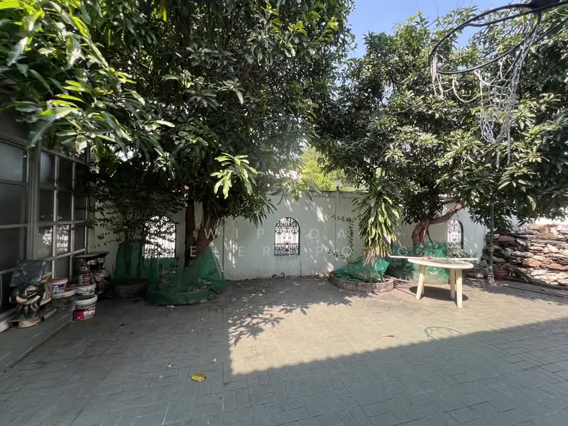 Prime Land with existing structures in Pridi 42 Sukhumvit 71, Bangkok, Khlong Tan Nua, Watthana, Bangkok, , 400 sqm, Land For Sale, by Wipada Leelerdpong, 500190537 - DDproperty.com