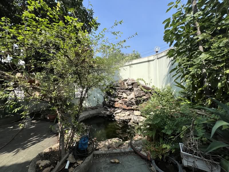 Prime Land with existing structures in Pridi 42 Sukhumvit 71, Bangkok, Khlong Tan Nua, Watthana, Bangkok, , 400 sqm, Land For Sale, by Wipada Leelerdpong, 500190537 - DDproperty.com