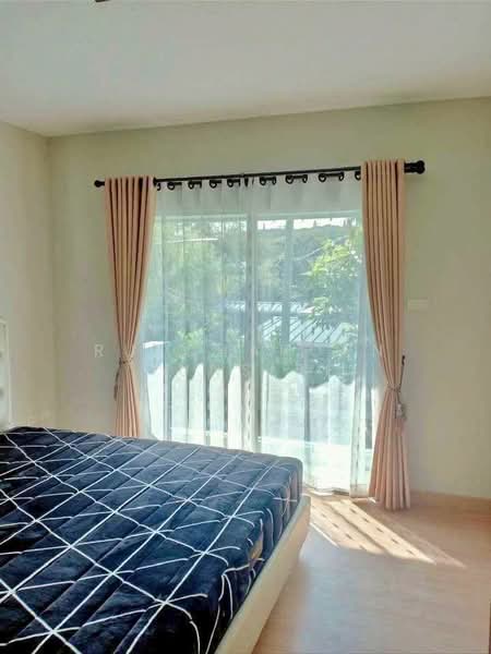 บ้านสวยในโครงการ ให้เช่า – ใกล้มีโชคพลาซ่า เพียง 5 นาที ค่าเช่า 30,000 บาท / เดือน รหัสทรัพย์ : No.5, Chiang Mai, San Sai Noi, San Sai, Chiang Mai, 3 Bedrooms, 150 sqm, Single Detached House For Rent, by Rutchaporn Tunsiri, 500190734 - DDproperty.com