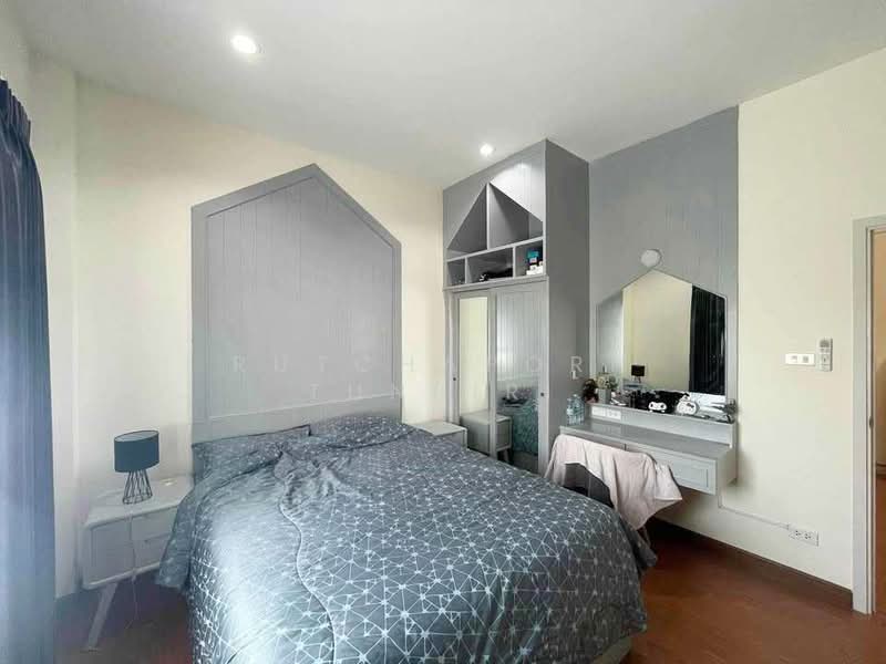 บ้านสวยในโครงการ ให้เช่า – ใกล้ตลาดเจริญเจริญ เพียง 5 นาที ค่าเช่า 37,000 บาท / เดือน No.13H701, Chiang Mai, San Kamphaeng, San Kamphaeng, Chiang Mai, 4 Bedrooms, 150 sqm, Single Detached House For Rent, by Rutchaporn Tunsiri, 500190795 - DDproperty.com