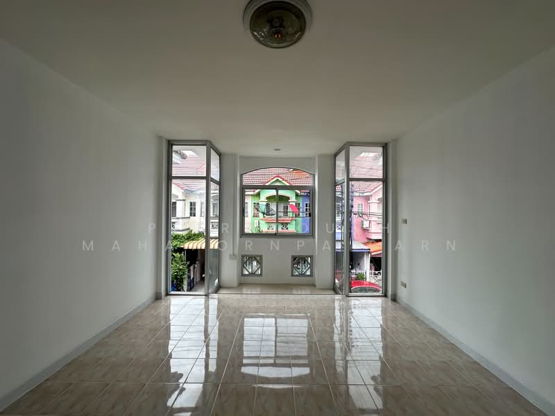 หมู่บ้านศุภาวัฒน์, ปทุมธานี, บ้านกลาง 2/6 ซอย 4, บ้านกลาง, เมืองปทุมธานี, ปทุมธานี, 180 ตร.ม., ทาวน์เฮ้าส์ ขาย, โดย Peeratouch Mahapornpaisarn, 500190934 - DDproperty.com